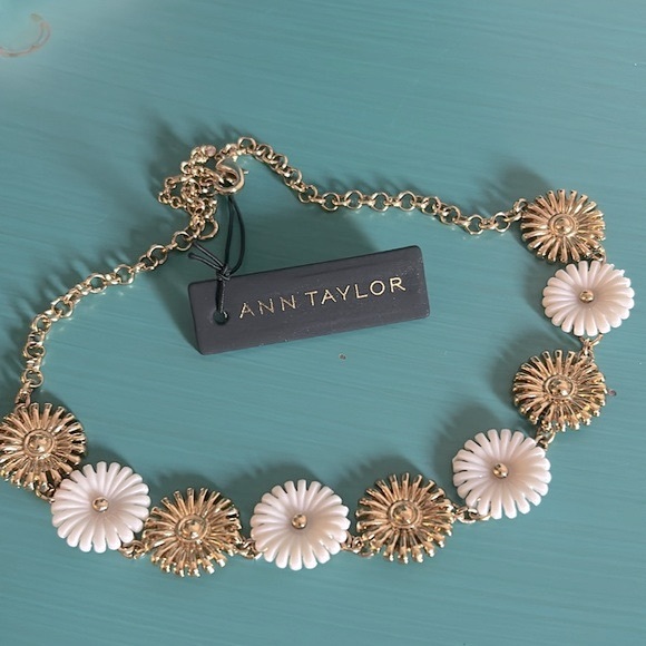 New Ann Taylor Floral Disc Gold Tone Chain 16”Fine Fashion Necklace - Picture 5 of 6